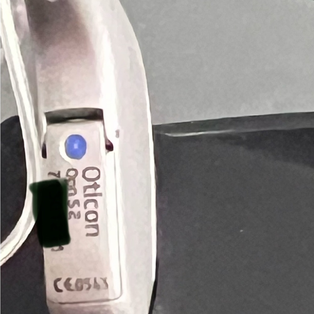 2 Rx Oticon RIC OPN S 2 RIC Silver Hearing Aids with docking station - Picture 3 of 8